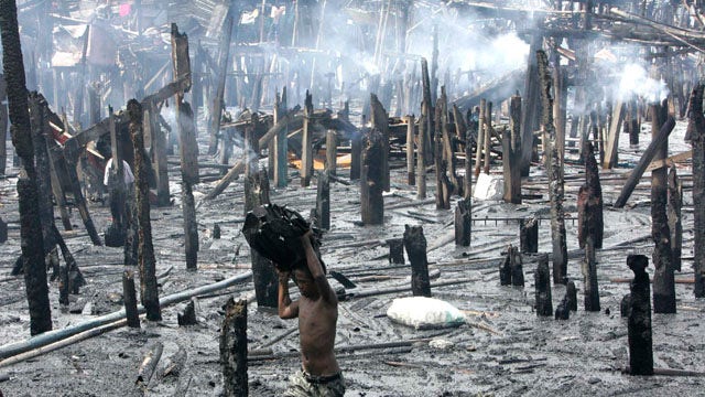 Fire Races Through Philippine Shanties Leaves Thousands Homeless North