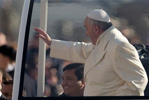 Pope Francis Invites Priest Friend For A Popemobile Ride Around St Peter S Square Fox News