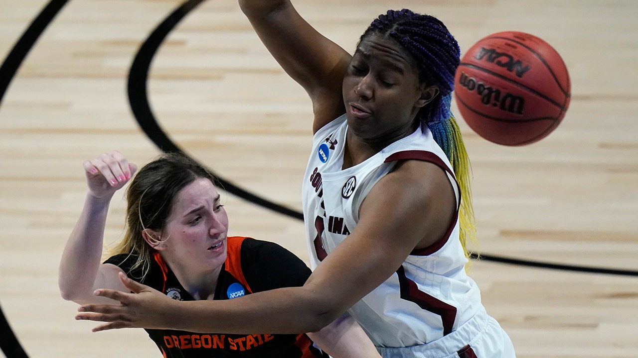 Top seed South Carolina dismantles Oregon State in NCAAs 1 Top seed South Carolina dismantles Oregon State in NCAAs