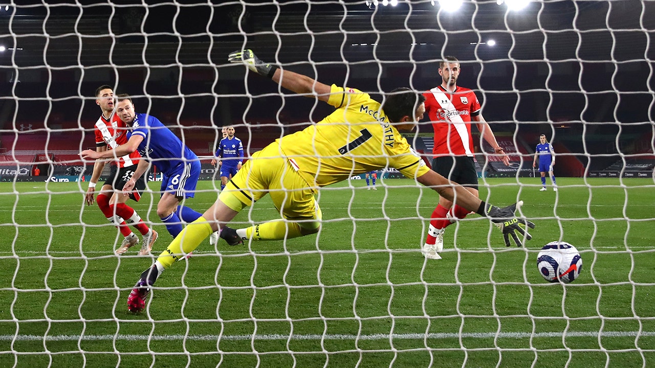 Leicester rallies for 1-1 with 10-man Southampton in EPL 1 Leicester rallies for 1-1 with 10-man Southampton in EPL