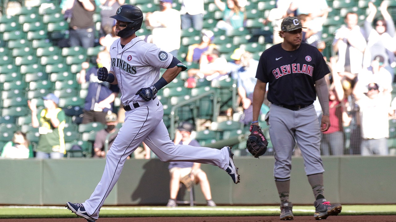 Haniger, Moore homer, Mariners beat Indians 7-3 1 Haniger, Moore homer, Mariners beat Indians 7-3