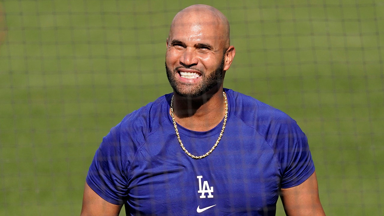 Pujols moves to Dodgers, disputes Angels' everyday claims 1 Pujols moves to Dodgers, disputes Angels' everyday claims