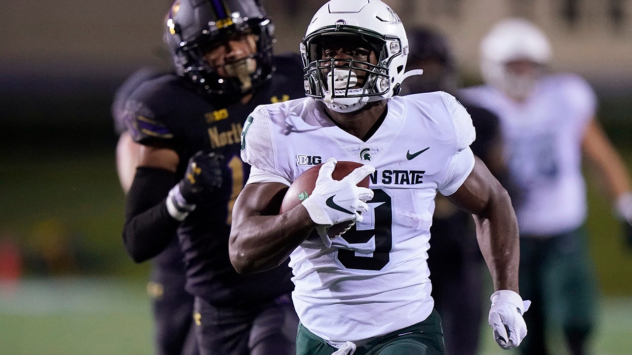 Walker runs for 264 yards as Spartans beat Wildcats 38-21 1 Walker runs for 264 yards as Spartans beat Wildcats 38-21