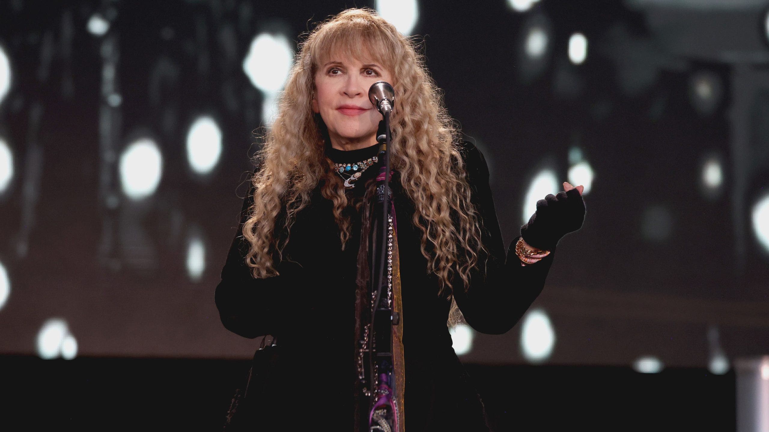 Health Scare Forced Stevie Nicks To Postpone Two Solo Shows Singer