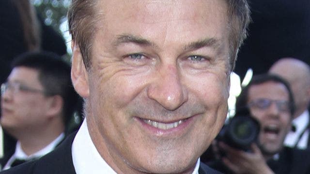 Alec Baldwin meminta maaf karena melontarkan ‘julukan anti-gay’ kepada fotografer