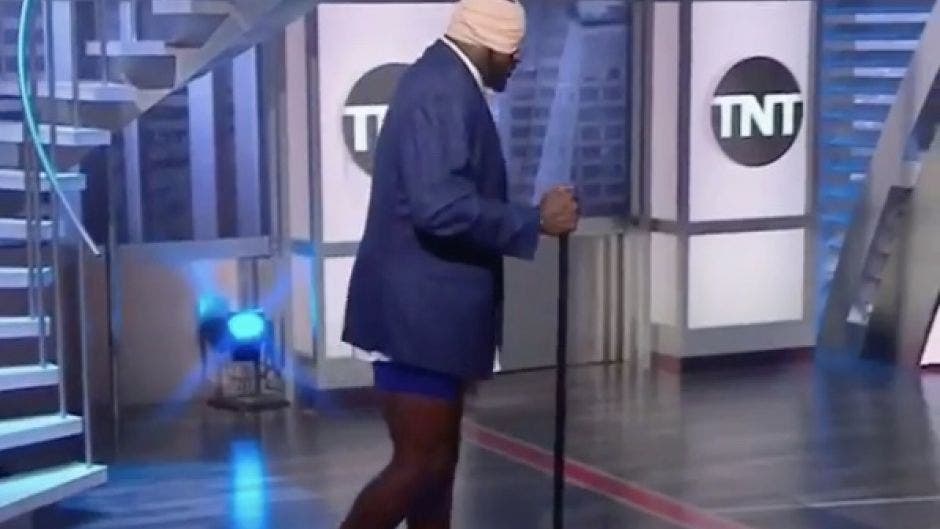 Shaq had to go on TV in his underwear after betting on Dwight