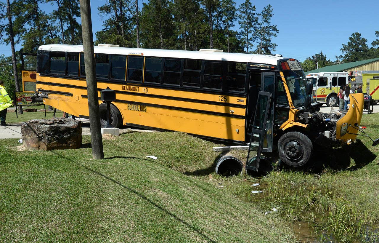 Texas School Bus Crash: 23 Kids, Driver Hospitalized After Multi ...