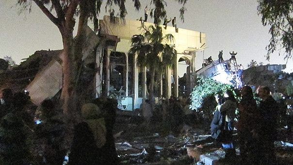 Serangan terhadap kompleks Qaddafi menyebabkan kerusakan parah pada bangunan