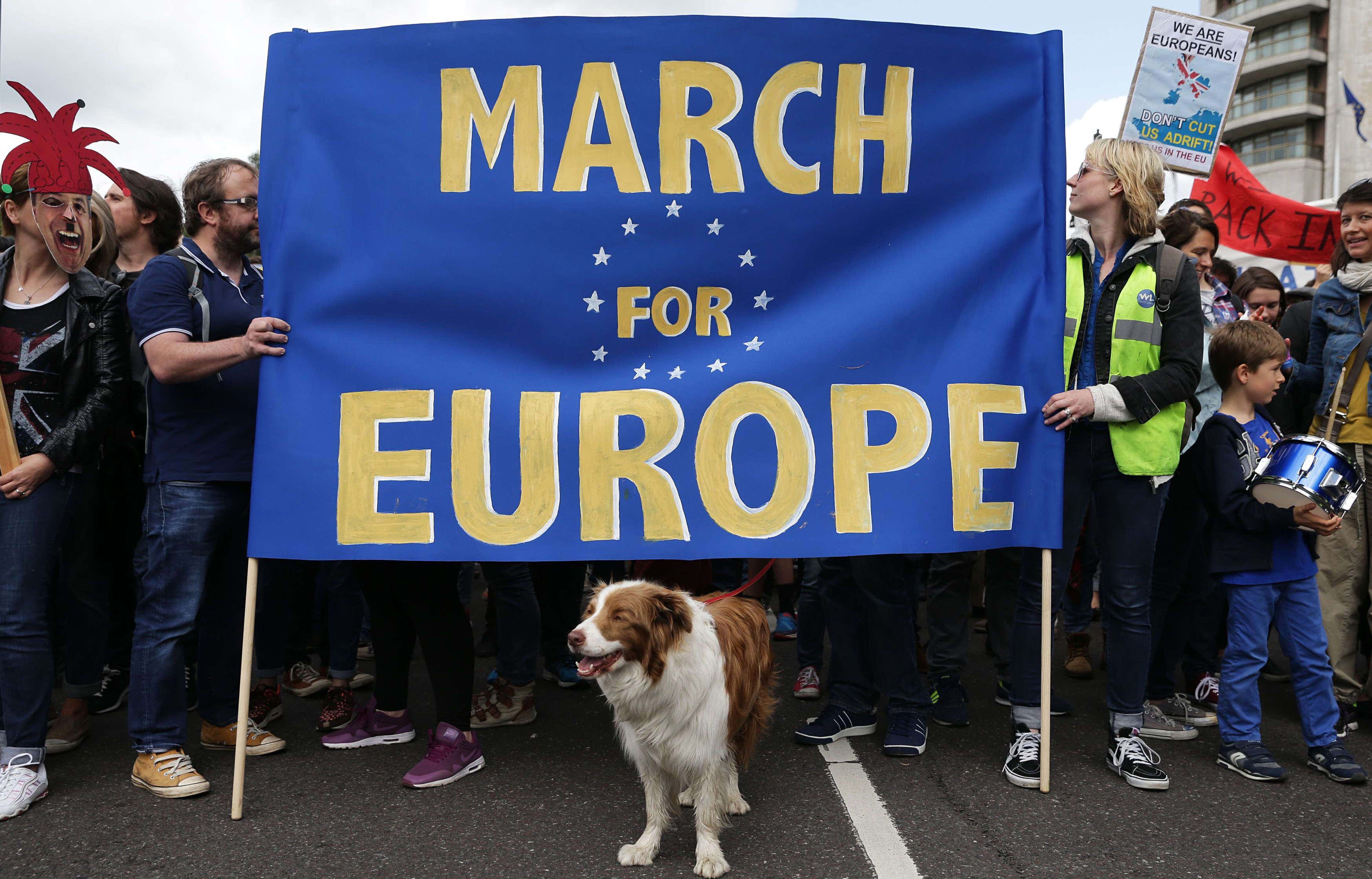 Thousands march through streets of London to protest Brexit vote