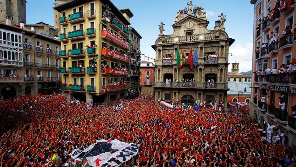 Running of the bulls kicks off in Pamplona's San Fermin festival, no ...