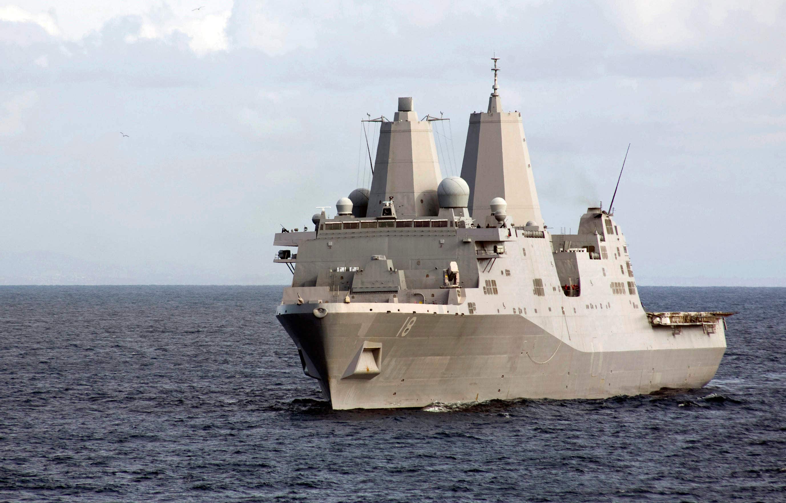 Iranian military boats veer dangerously close to US warship | Fox News