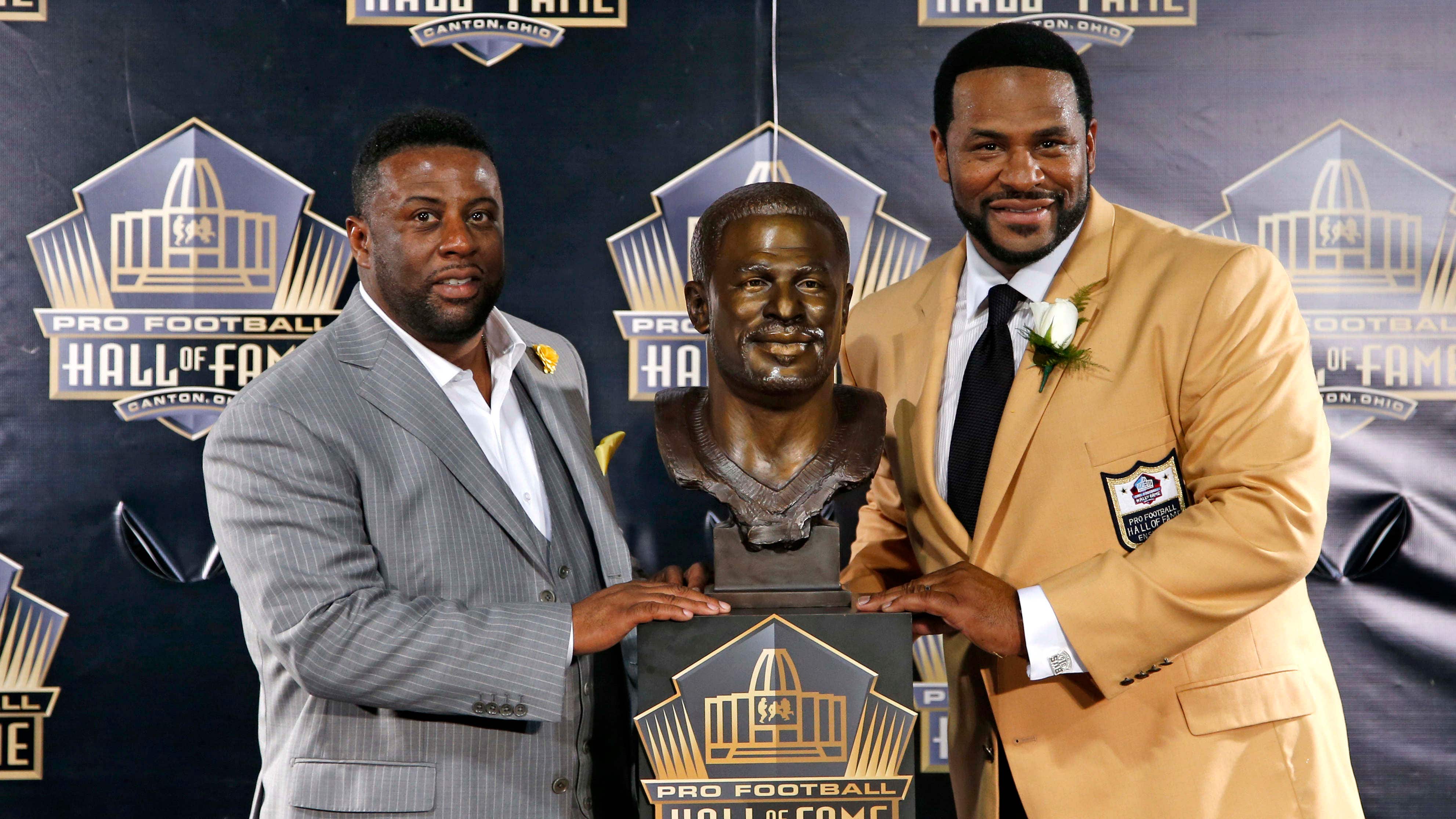 Former NFL player Mick Tingelhoff, right, poses with a bust of himself and  presenter, former player, Fran Tarkenton, during an induction ceremony at  the Pro Football Hall of Fame, Saturday, Aug. 8