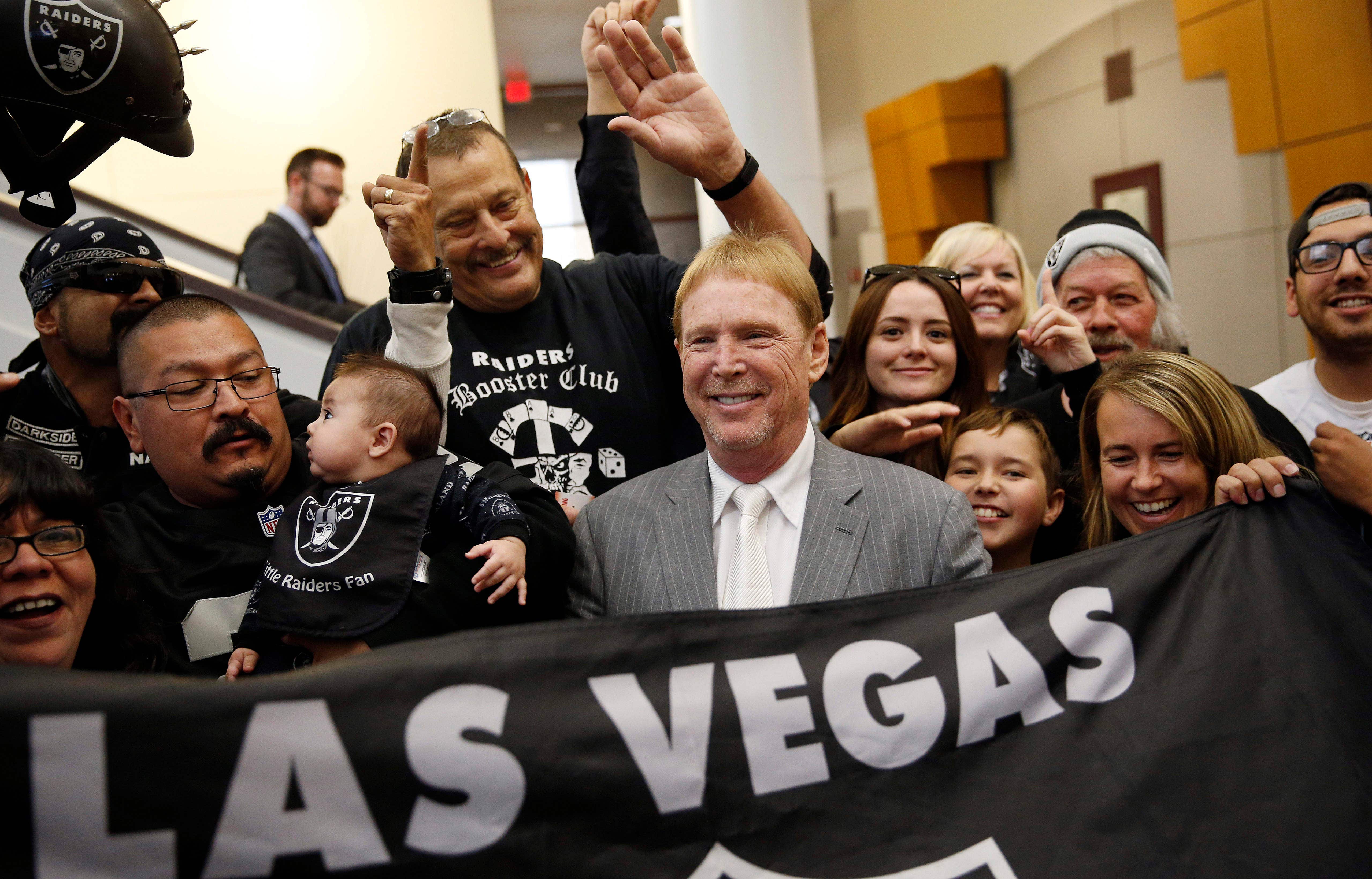 Las Vegas committee sends Raiders stadium plan to governor, Allegiant  Stadium