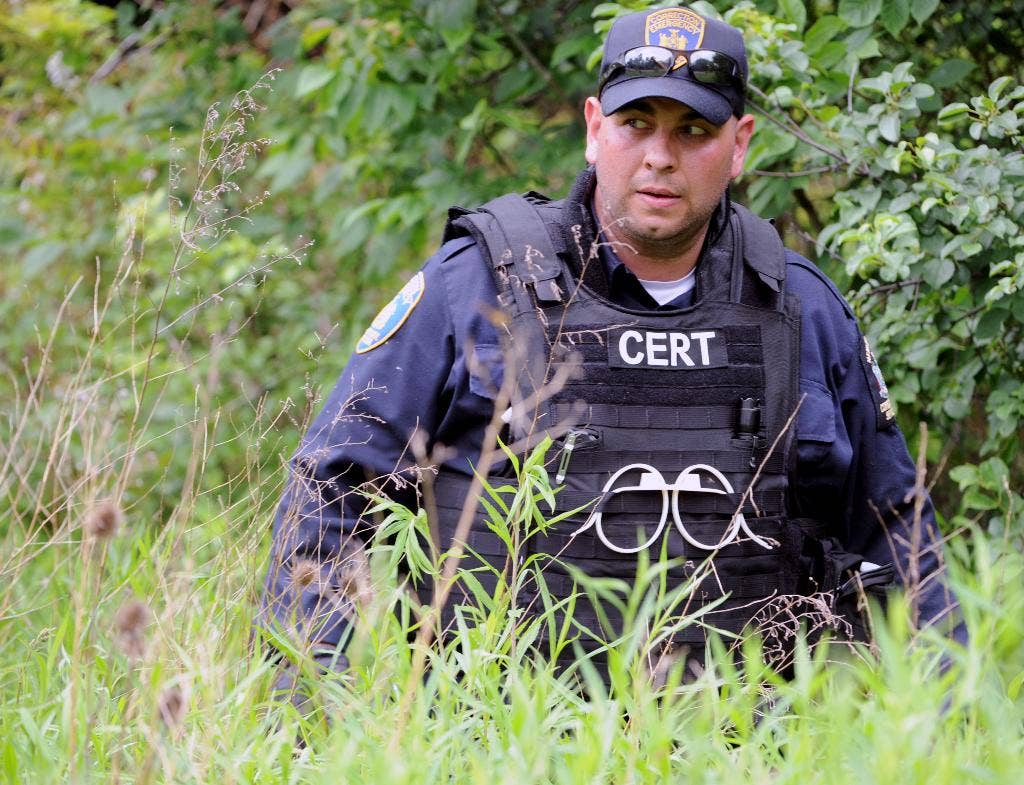 Possible sighting causes shift in manhunt for 2 New York killers ...