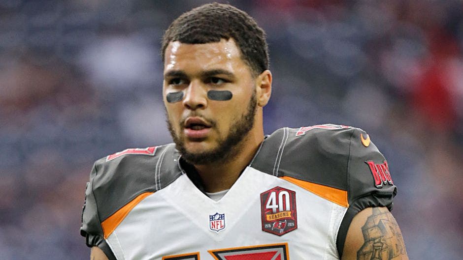 Mike Evans roams Texas A&M sidelines wearing Johnny Manziel Browns