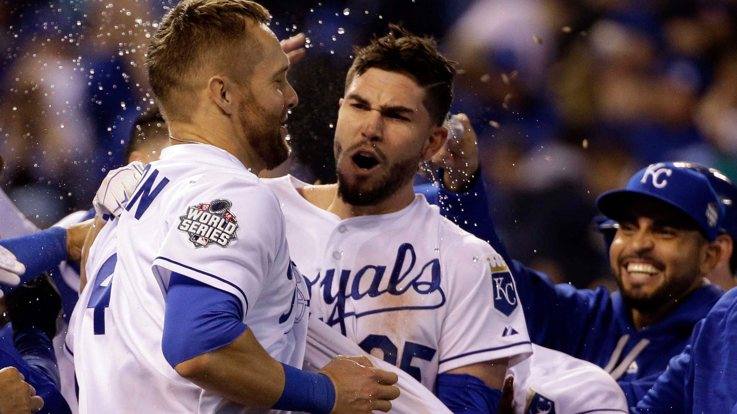 Hosmer sacrifice fly in 14th lifts Royals to WS Game 1 win