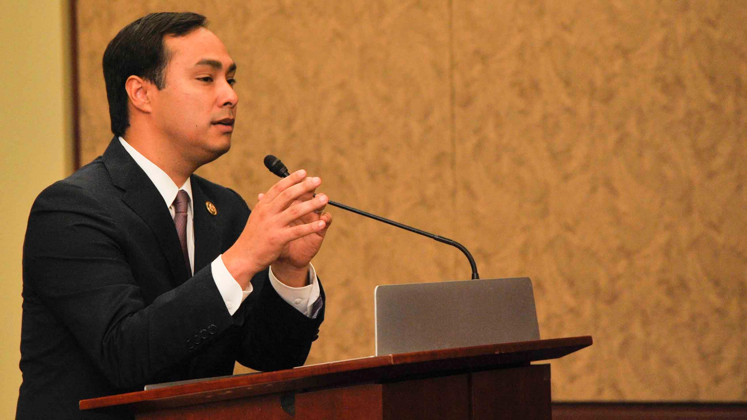 Ted Cruz warns Texas voters that 'Sen. Joaquin Castro' would hurt Lone ...