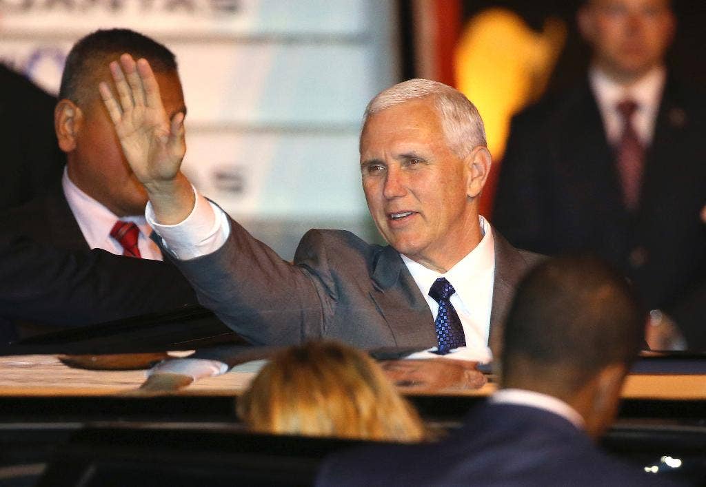 Wakil Presiden Pence berupaya meyakinkan Australia setelah seruan Trump yang menegangkan