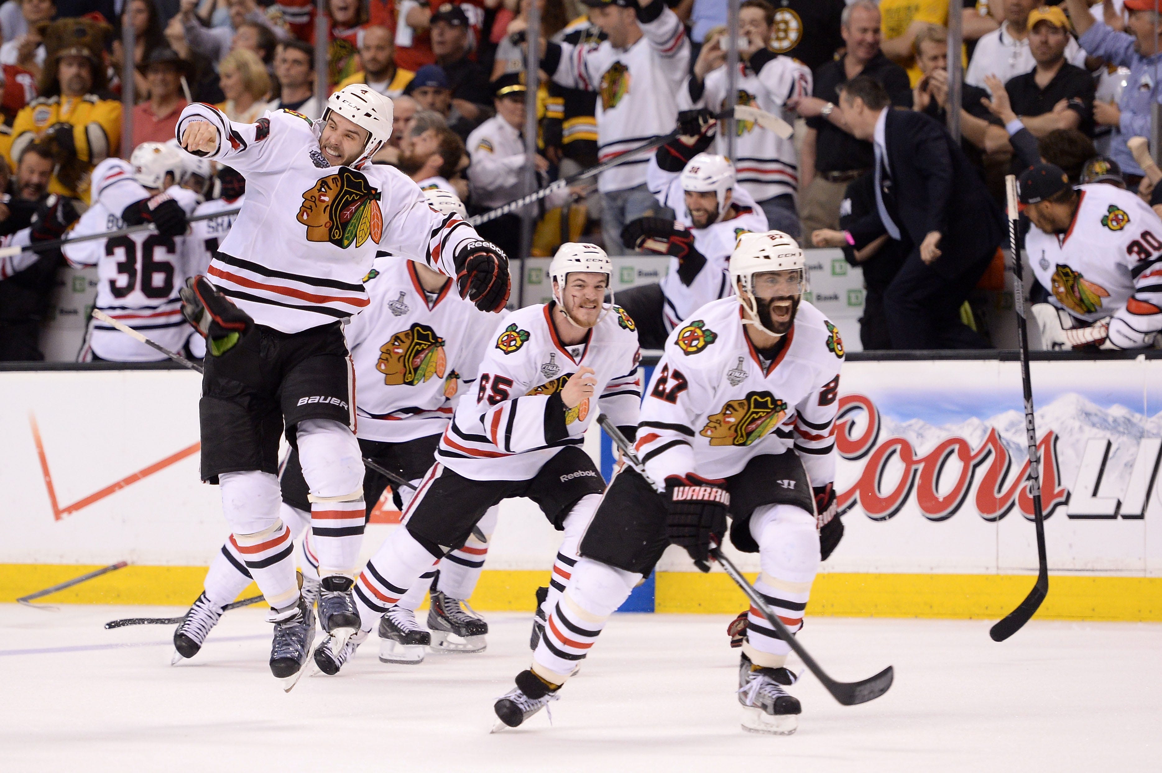 Chicago Blackhawks ban Native American headdresses at home games