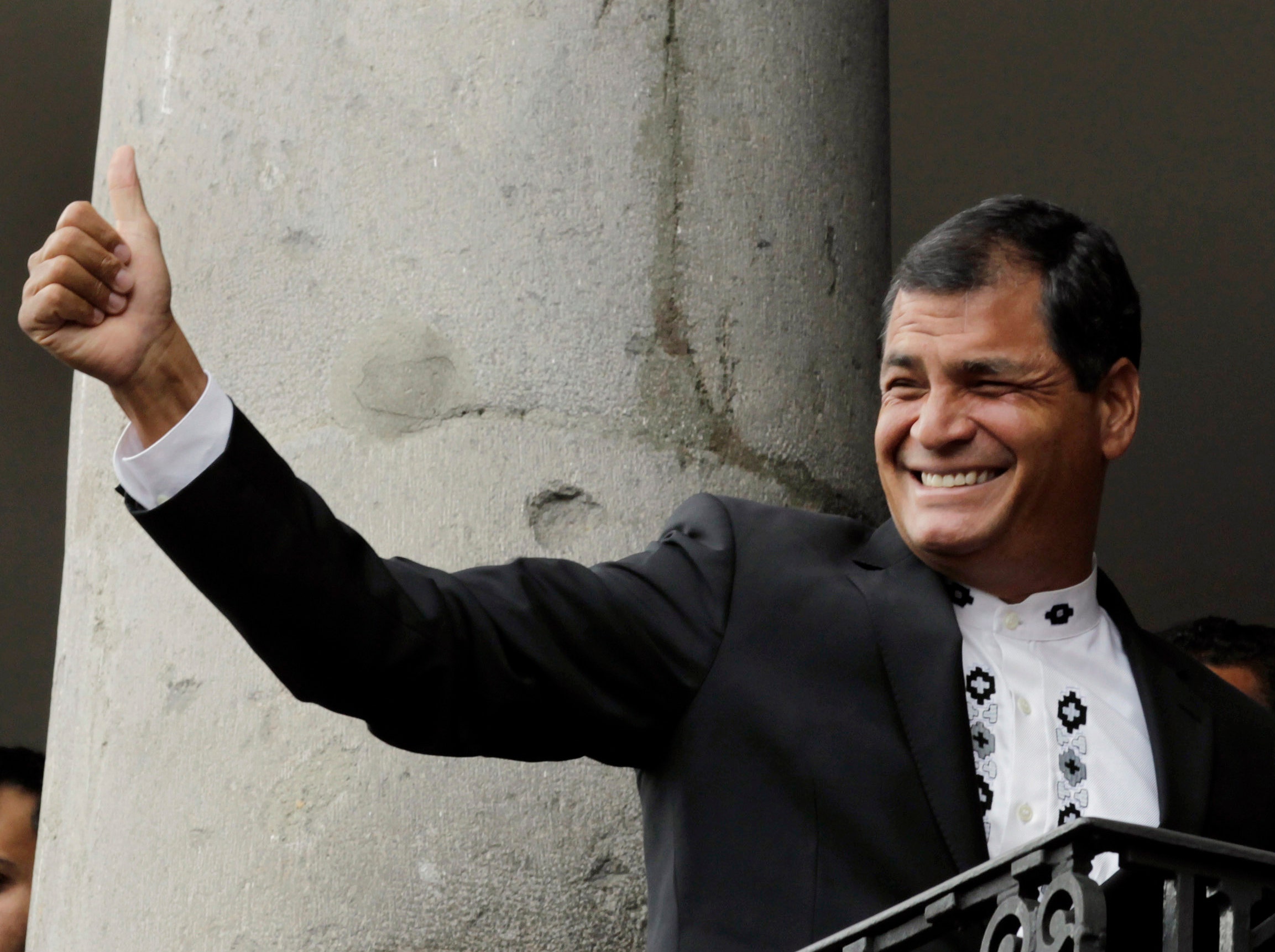 Rafael Correa, presiden sayap kiri Ekuador, diperkirakan akan terpilih kembali untuk masa jabatan ketiga