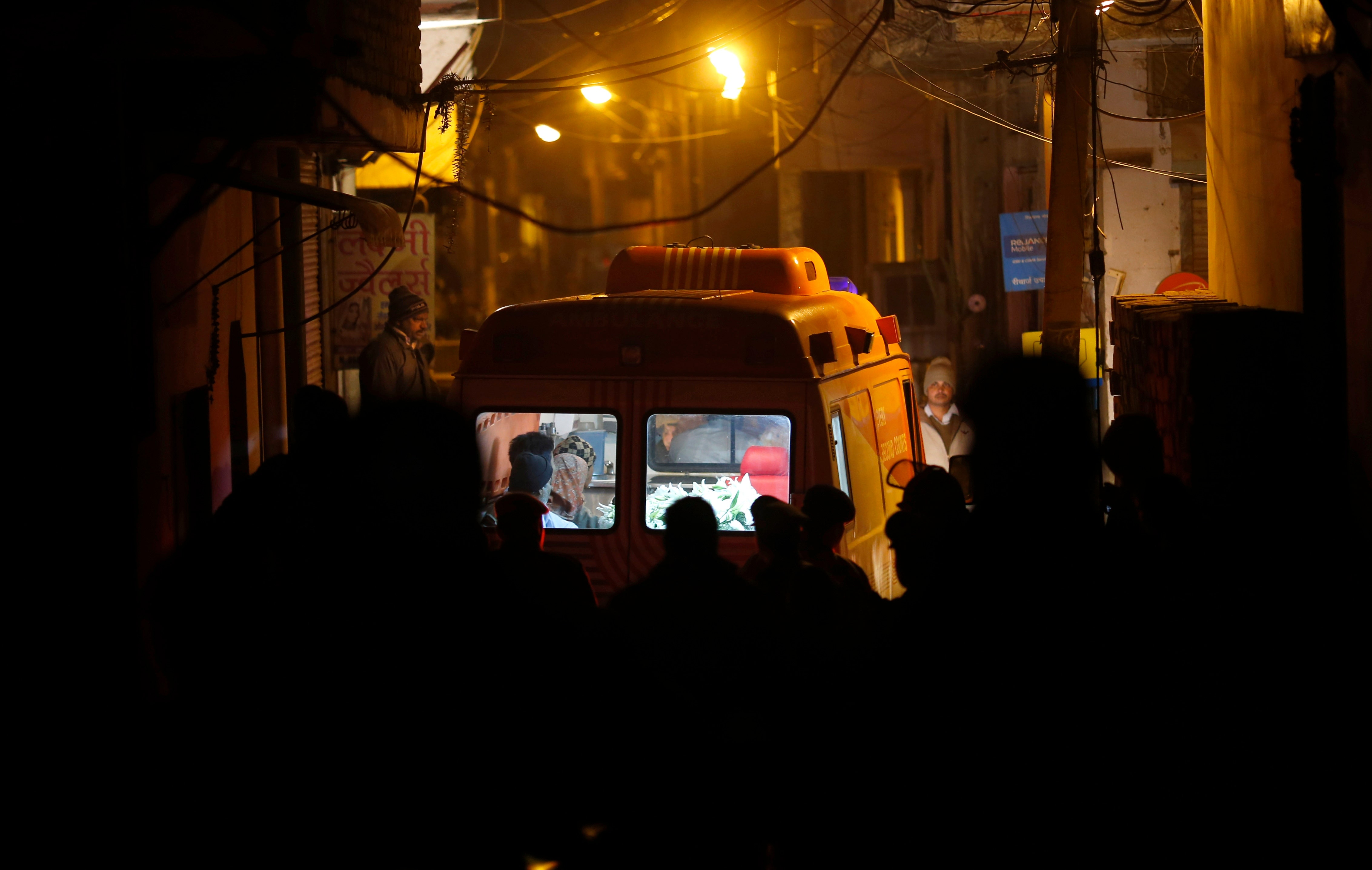 Keluarga India mendesak seorang anak perempuan untuk bersinar tetapi melihat bahwa mimpinya dihancurkan oleh pemerkosaan geng yang fatal