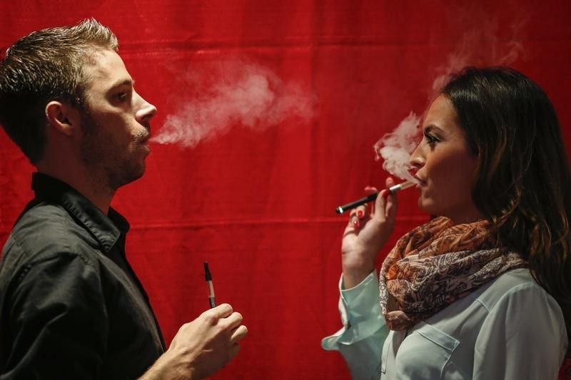 Penggunaan rokok elektrik di AS terhenti karena meningkatnya kekhawatiran kesehatan: jajak pendapat Reuters/Ipsos