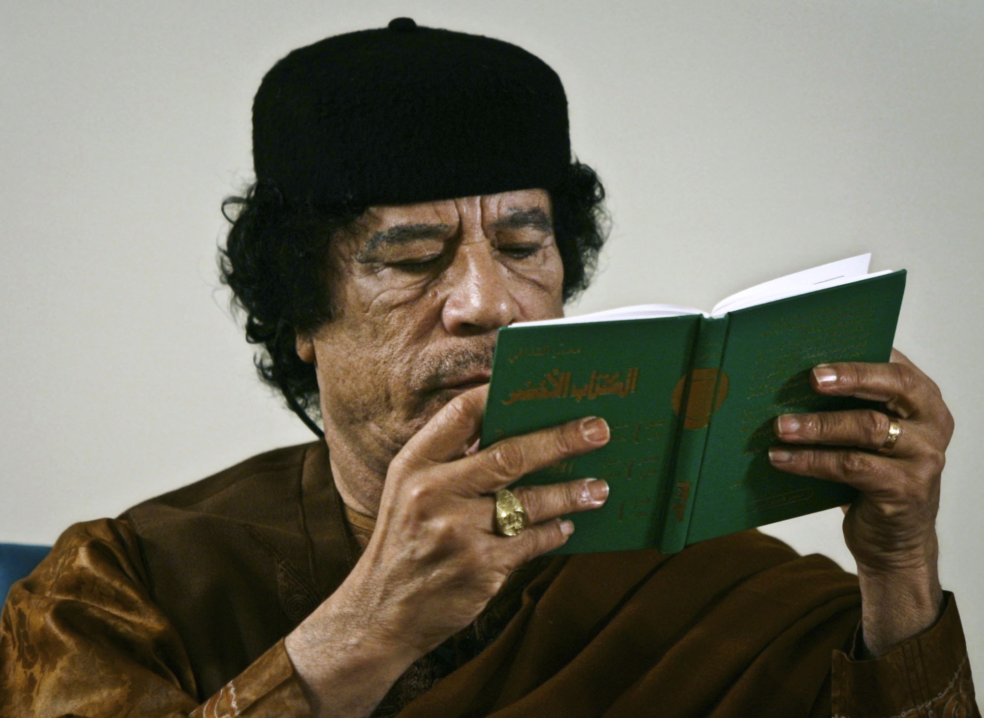 Undang-undang baru yang kontroversial yang melarang pejabat era Gaddafi bisa dikesampingkan dengan piagam baru