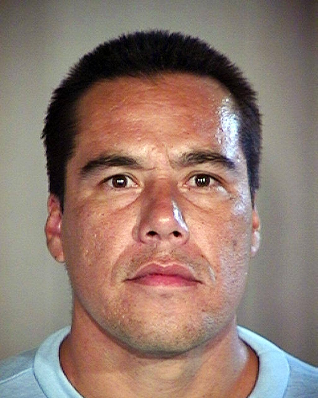 Arizona pria di persidangan untuk 2 mayat yang ditemukan di halaman belakang ibu