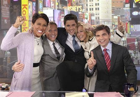 Josh Elliott memuji pertunjukan NBC, menyangkal dia akan menggantikan Matt Lauer