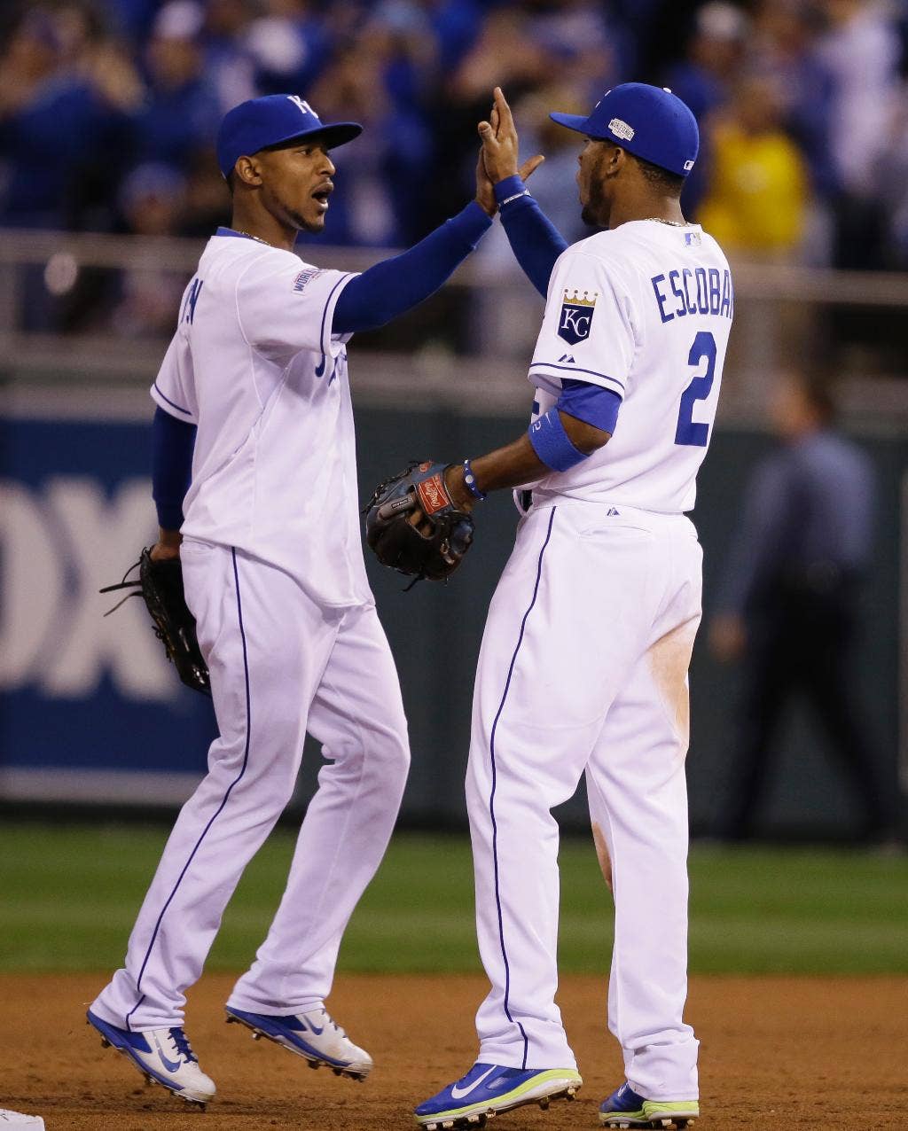 Hosmer, Cain dan KC mengalahkan Giants 10-0 untuk memaksakan Game 7 yang menentukan di Seri Dunia