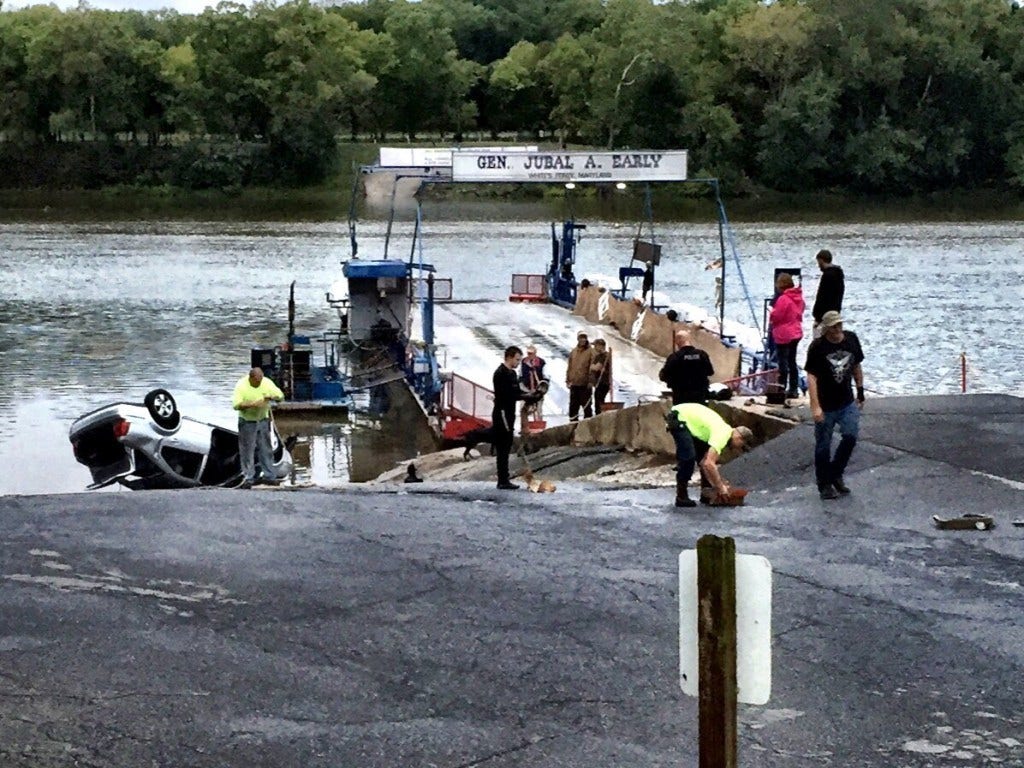Ferry reopens after man drives car into Potomac River | Fox News