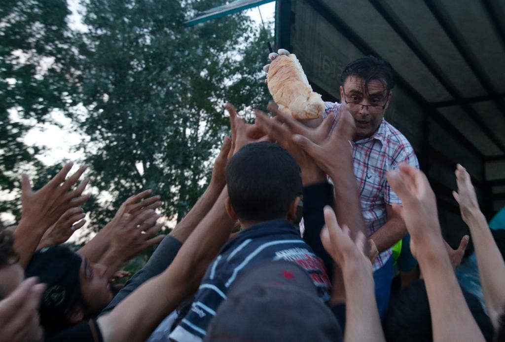 Ribuan migran dilemparkan ke Kroasia setelah bentrokan di perbatasan dengan Hongaria