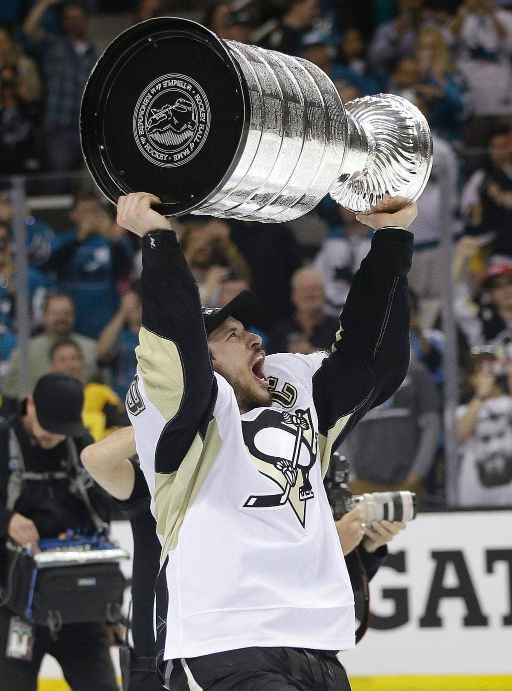 Sid the Kid memenangi Trofi Conn Smythe pertamanya untuk Penguins