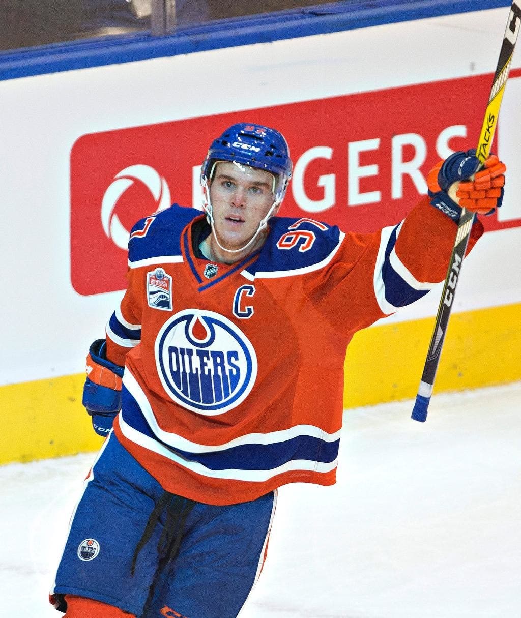 McDavid mencetak dua gol, Oilers mengalahkan Flames 7-4 di arena baru