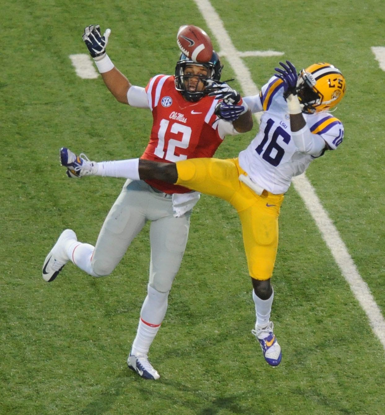 Walton, Wallace memimpin Mississippi 27-24 atas no.  6 LSU