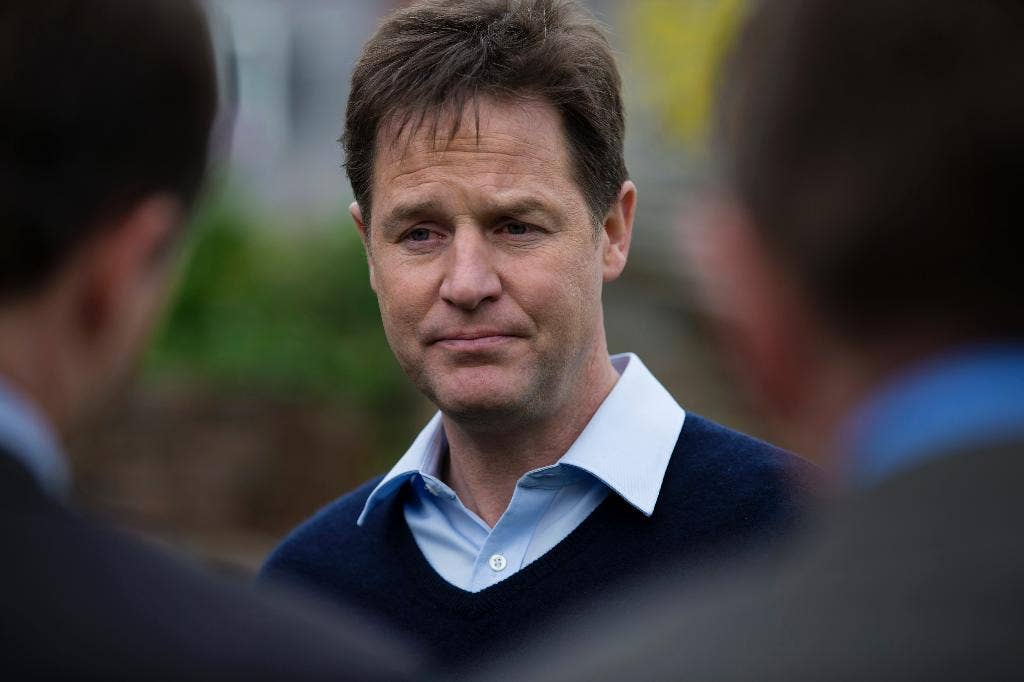 Wakil PM Inggris Clegg, yang pernah menjadi raja, menghadapi kegagalan pemilu karena pernikahan dengan Partai Konservatif terus menghantui