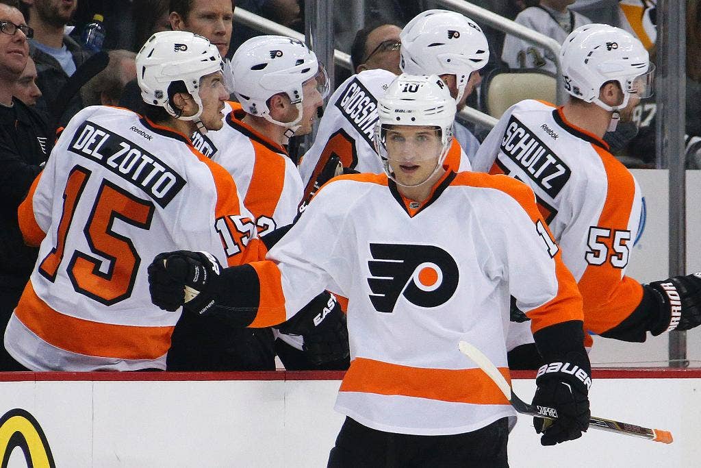 Crosby mencetak gol ke-300 untuk Penguins, tetapi Flyers memperluas kendali atas Pittsburgh dengan kemenangan 4-1