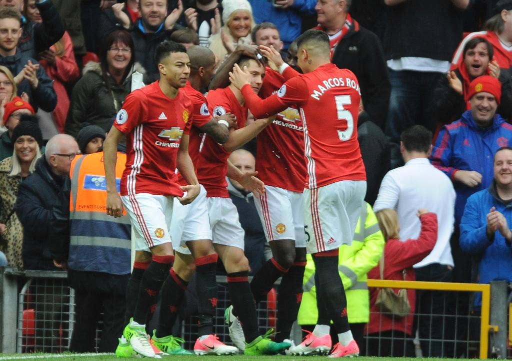 Saat ini: perburuan gelar EPL memanas saat Chelsea kalah dari United