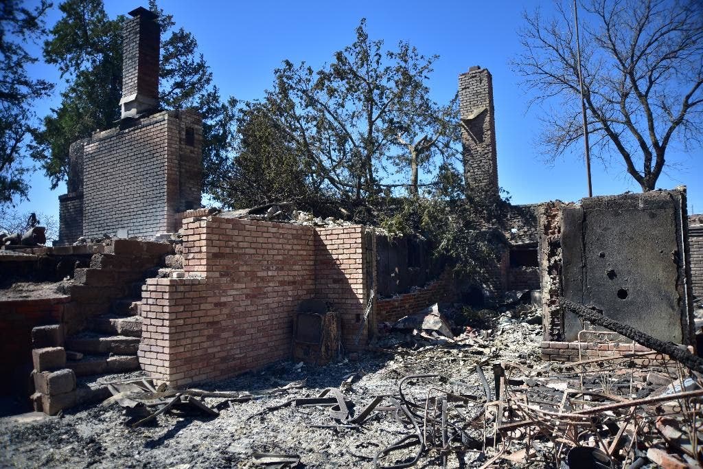 Angin kencang menghambat upaya pemadaman kebakaran hutan di Kansas, Oklahoma