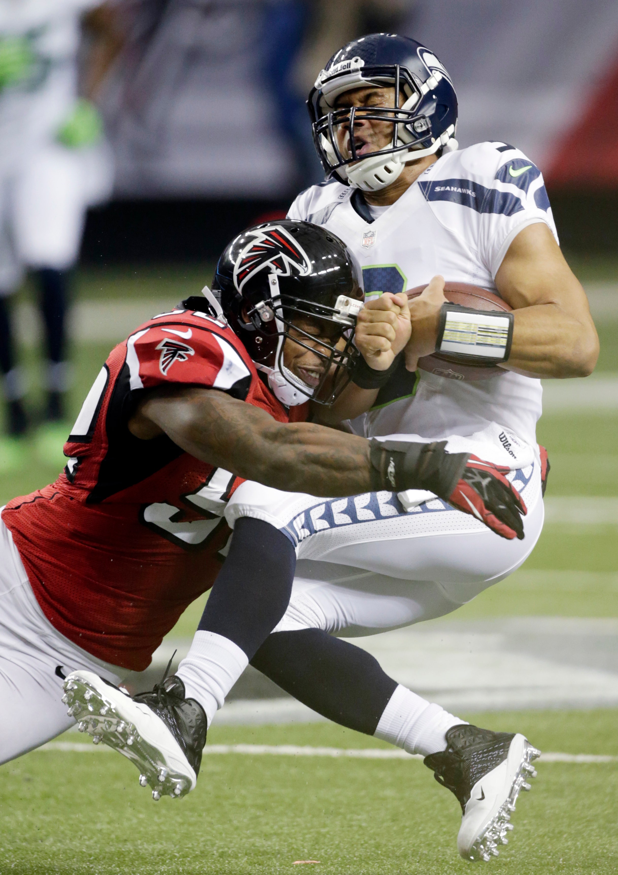 Berdiri sendiri: QB Matt Ryan tampaknya akan membawa Hawks yang kesulitan, tetapi intersepsi terus meningkat