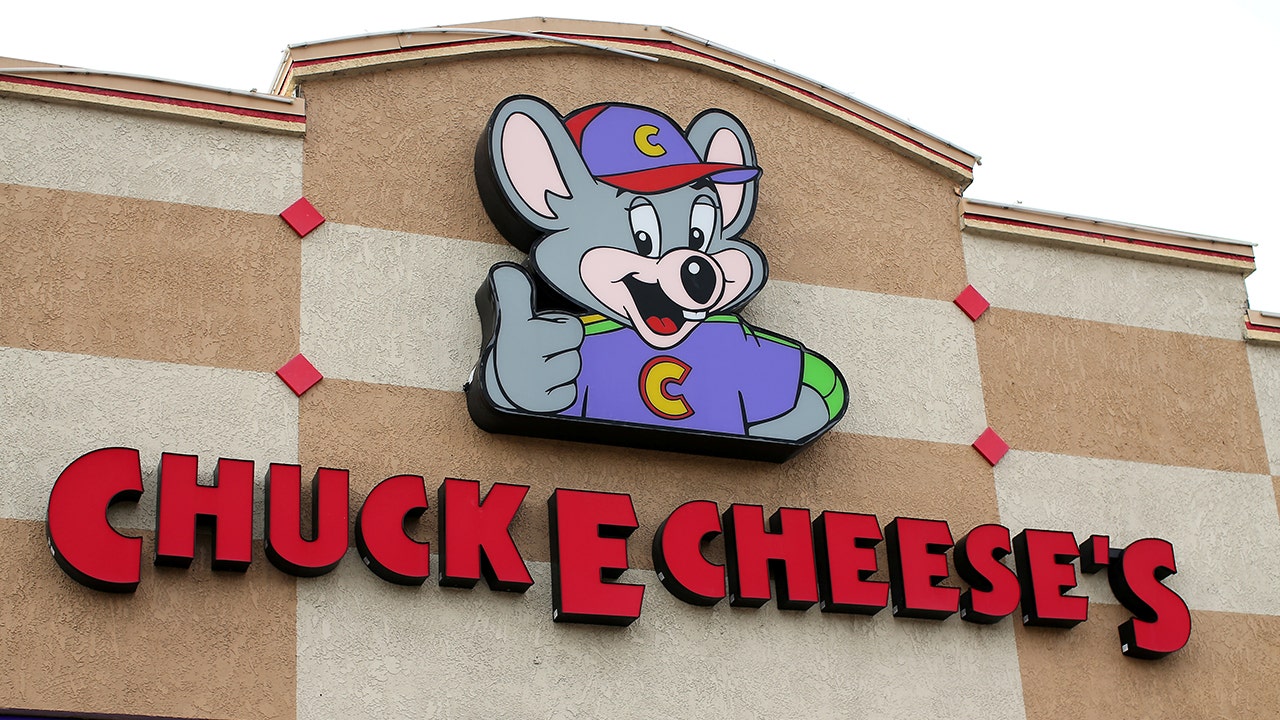 Chuck E. Cheese bids farewell to animatronic band amid renovations ...