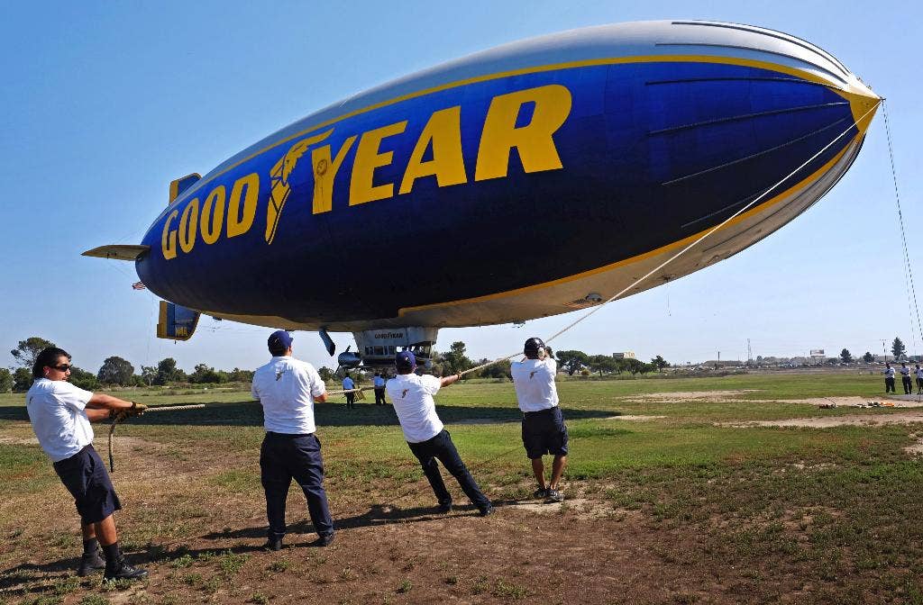 Goodyear menghentikan penggunaan balon udara, namun tetap mempertahankan bentuk normalnya saat terbang