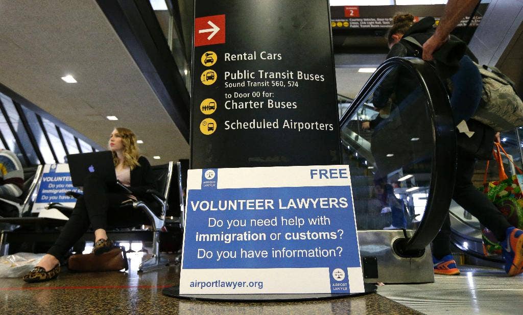 Bandara, relawan hukum bersiap menghadapi larangan perjalanan Trump yang baru