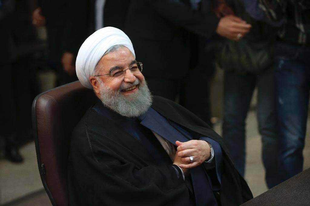 AP menjelaskan: 1.600 calon, pemeriksaan dan jajak pendapat Islam di Iran