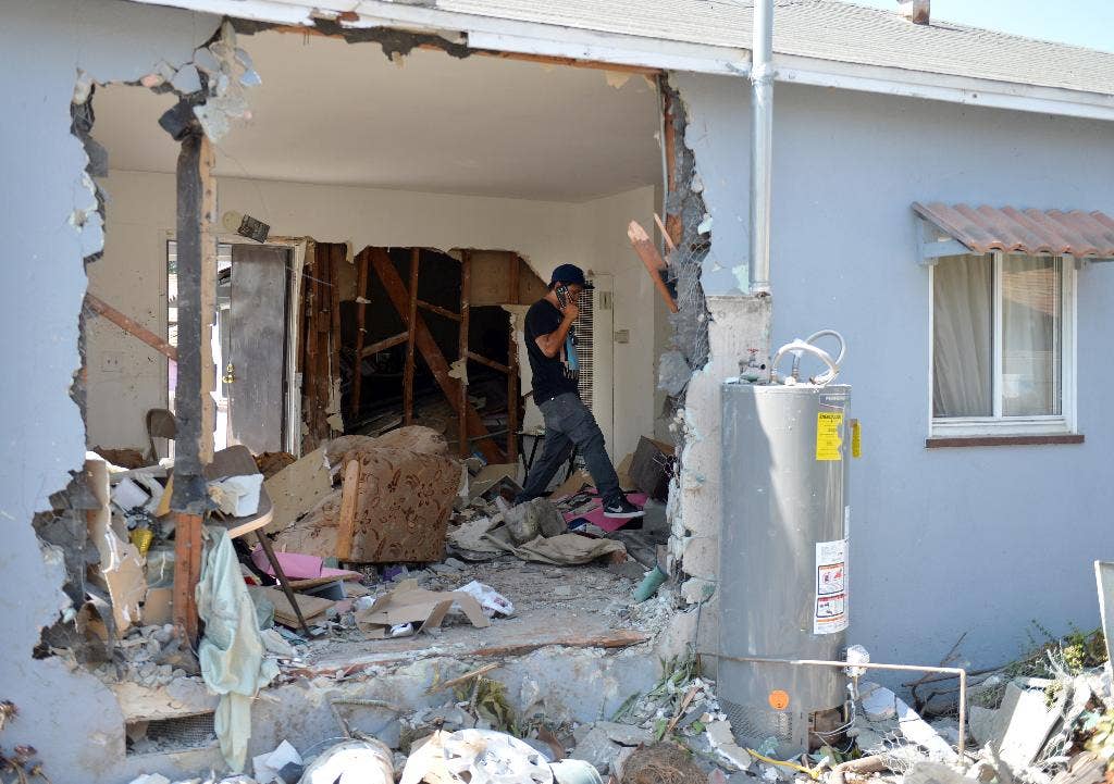 Driver accused of crashing into Los Angeles home surrenders | Fox News