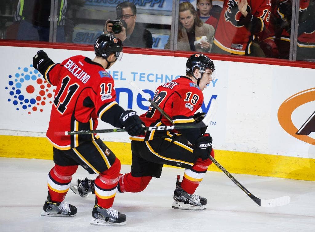 Backlund mencetak gol di PL, Flames menyelamatkan kemenangan atas Red Wings