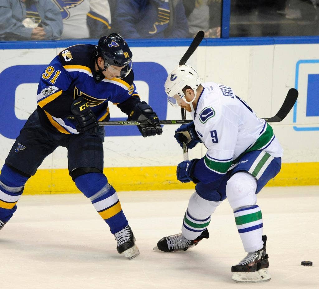 Tarasenko, Steen terlambat mencetak gol, mengangkat Blues melewati Canucks 4-3
