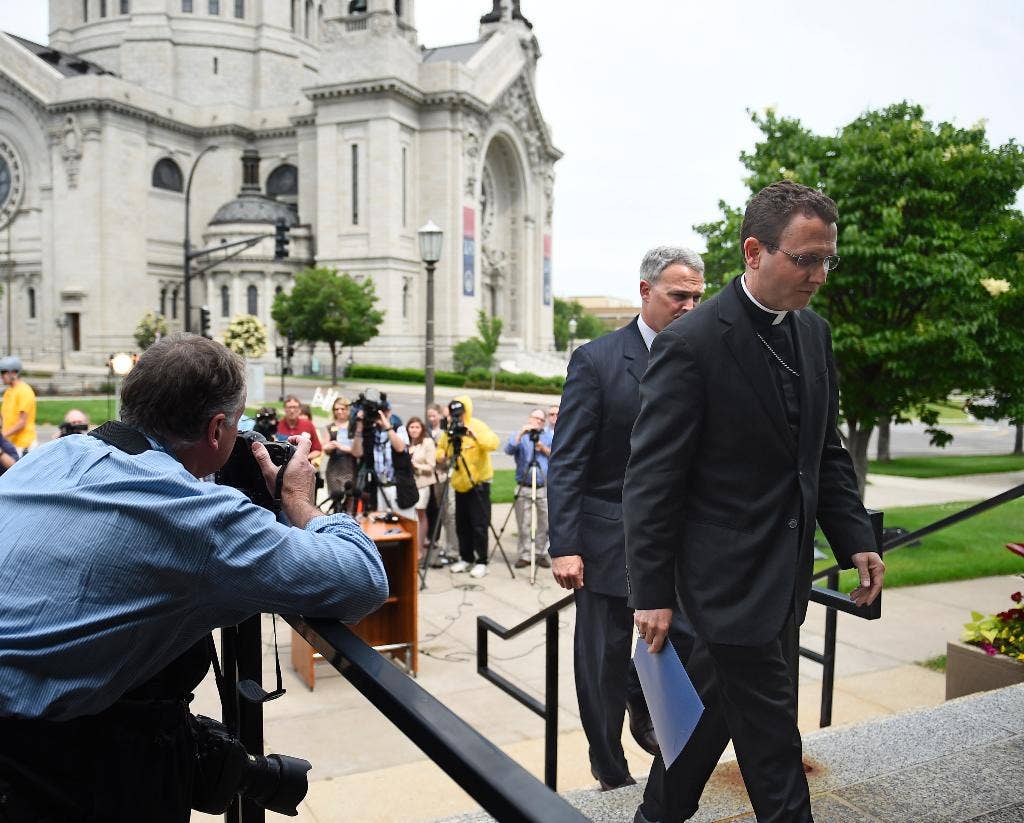 Garis waktu peristiwa penting dalam skandal Keuskupan Agung Minnesota