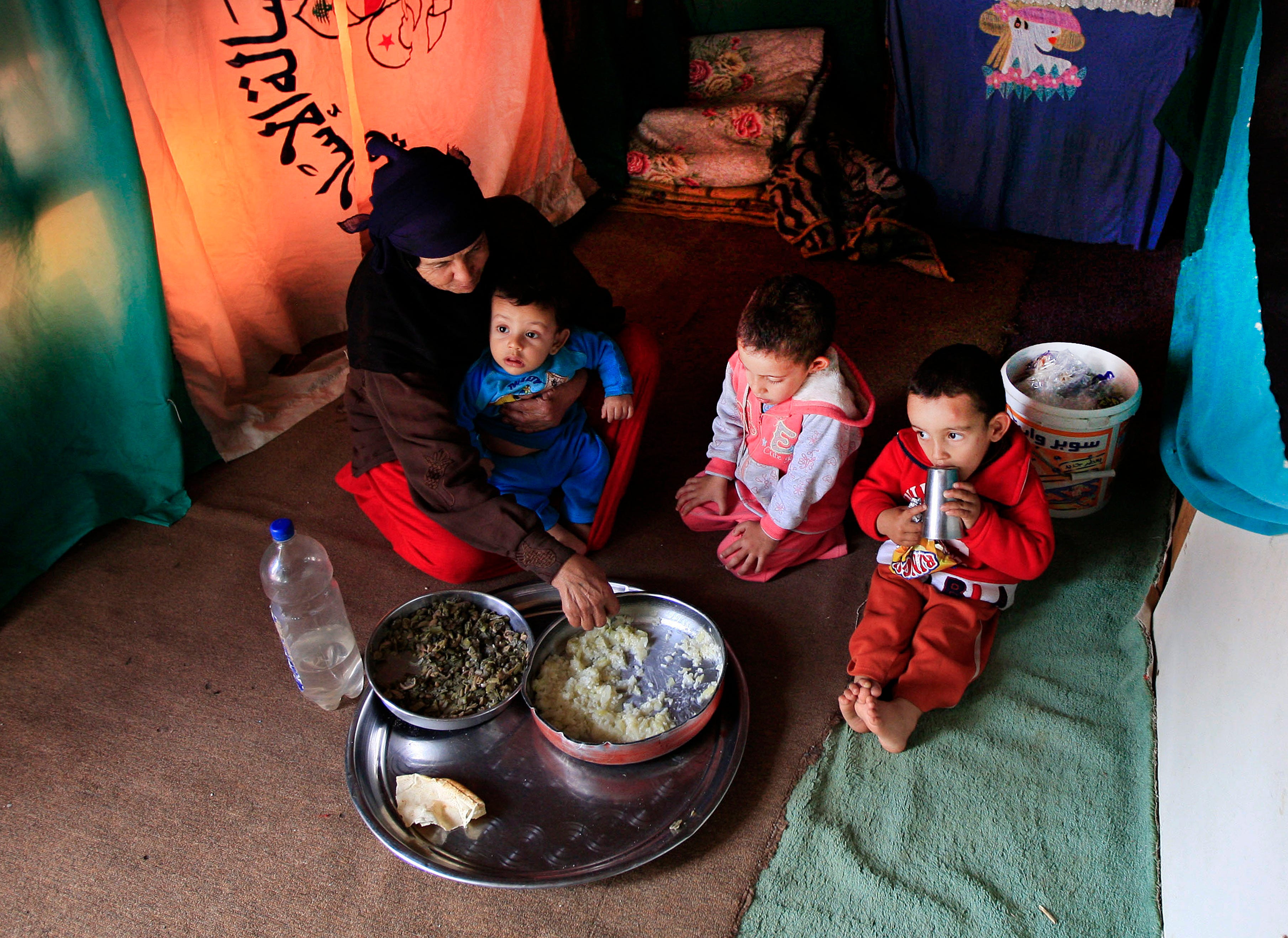 Massive, chaotic influx of Syrian refugees to Lebanon stirs fears ...
