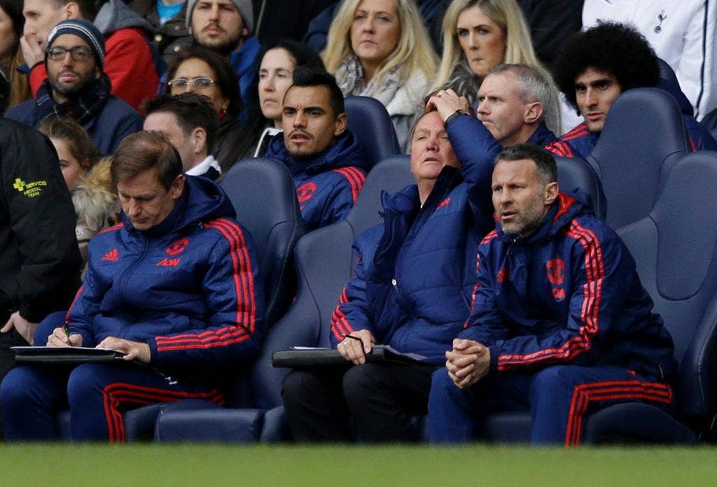 Momen pintu geser Van Gaal mempengaruhi Man United, Spurs